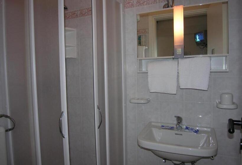 Standard Triple Room with Terrace, Garni Tahiti