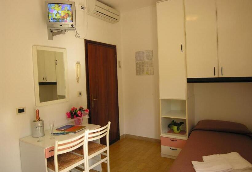 Standard Triple Room with Terrace, Garni Tahiti