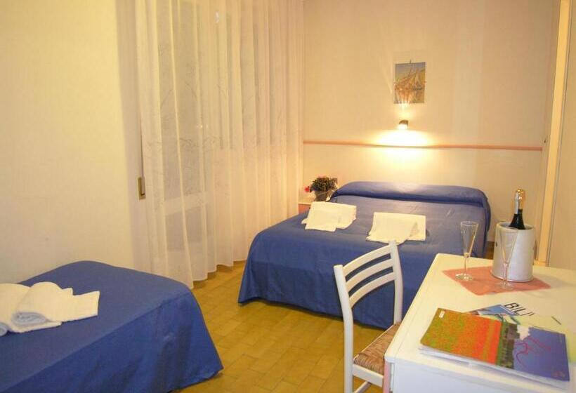 Standard Triple Room with Terrace, Garni Tahiti