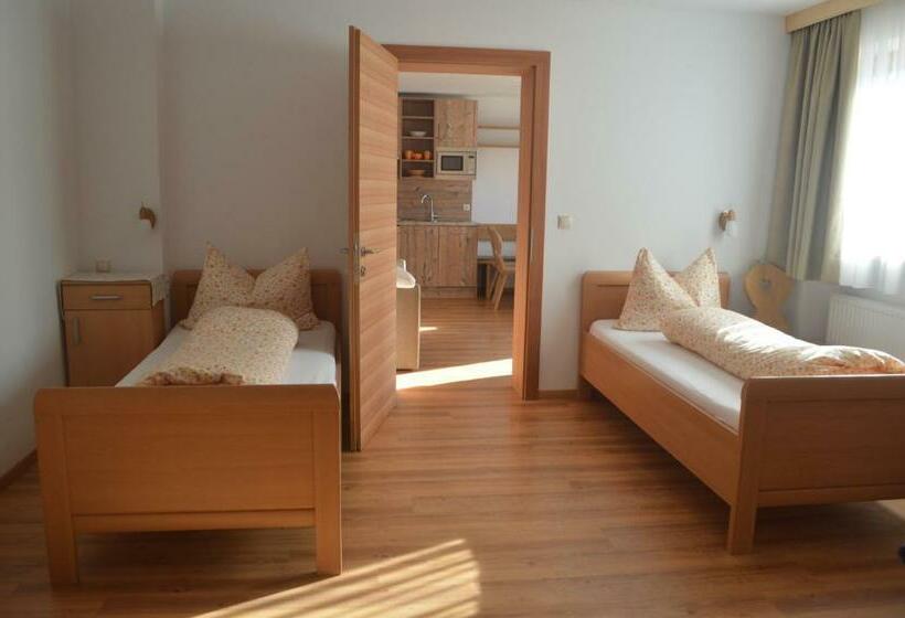 דירת שני חדרים, Isidorhof