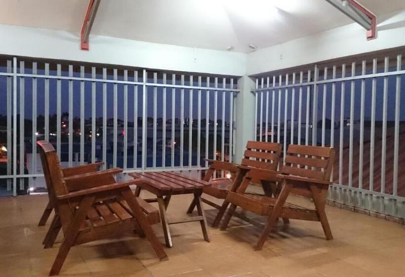 اتاق استاندارد سه تخته با بالکن, Paramuru