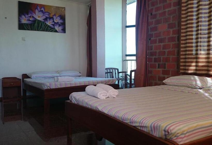 اتاق استاندارد چهارنفره با بالکن, Paramuru