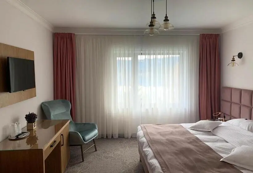 Standard-huone Järvinäkymä, Roser House Boutique   Pe Malul Lacului Colibita