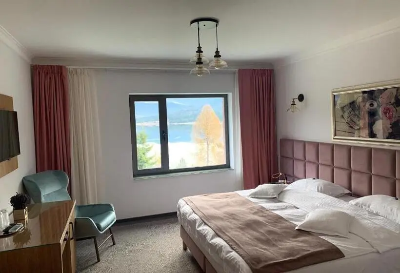 Standard-huone Järvinäkymä, Roser House Boutique   Pe Malul Lacului Colibita