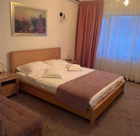 Standard-huone Järvinäkymä, Roser House Boutique   Pe Malul Lacului Colibita