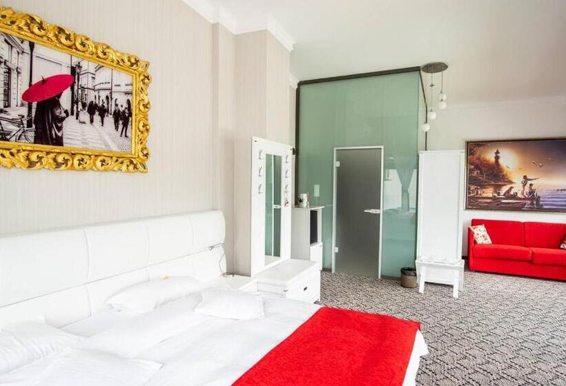 Superior suite with balcony, Roser House Boutique   Pe Malul Lacului Colibita