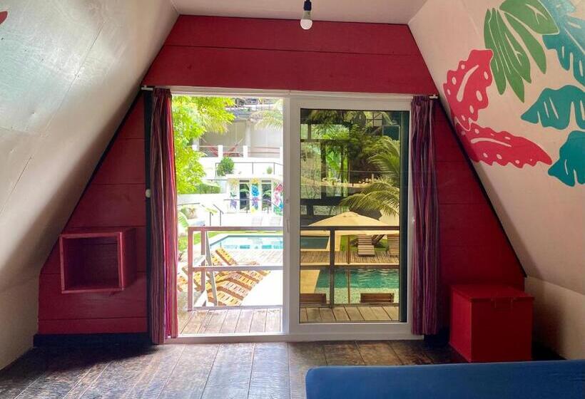 سوئیت با بالکن, Greengos