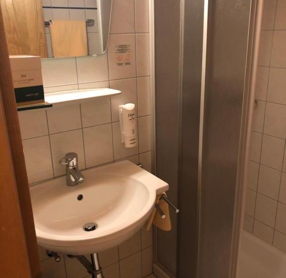 غرفة قياسية فردية, Brückenwirt