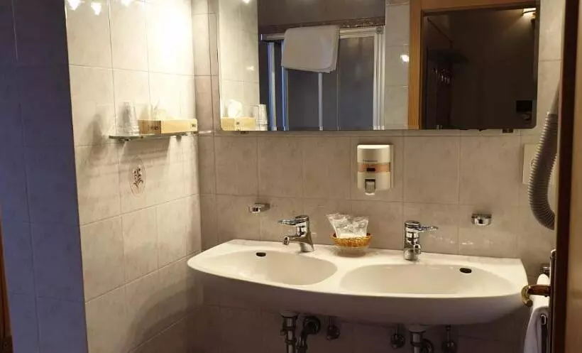 スタンダード4人部屋, Albergo Bernard