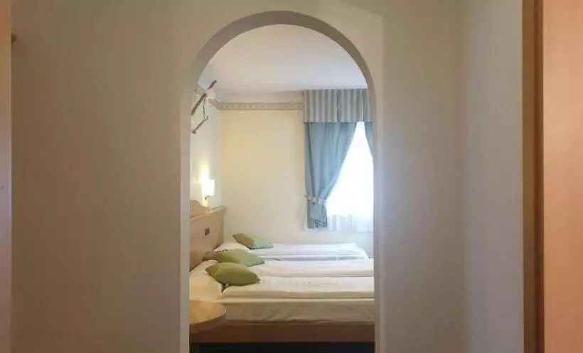 スタンダード4人部屋, Albergo Bernard