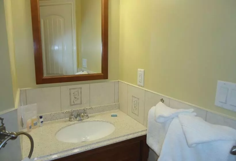 سوییت, Bayside Inn & Waterfront Suites