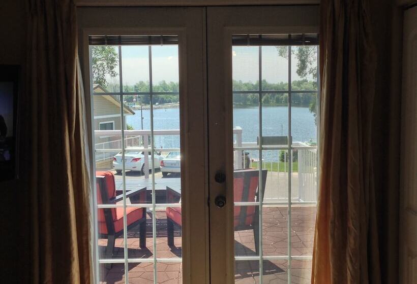 Люкс, Bayside Inn & Waterfront Suites