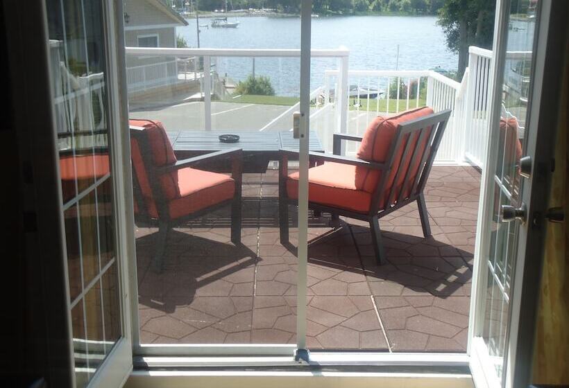 جناح, Bayside Inn & Waterfront Suites