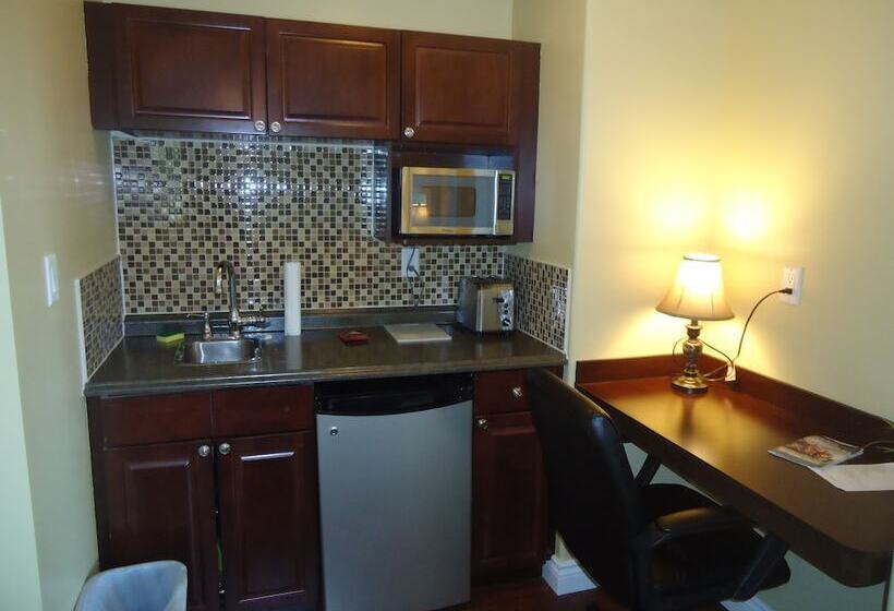 Люкс, Bayside Inn & Waterfront Suites