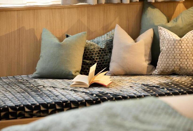 高级大房间, Das Schlössl