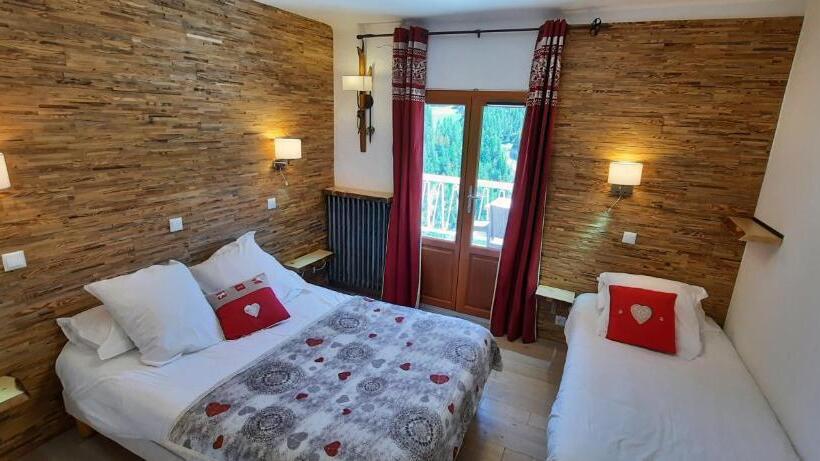 غرفة قياسية ثلاثية ذات اطلالة, Hôtel Chastellares