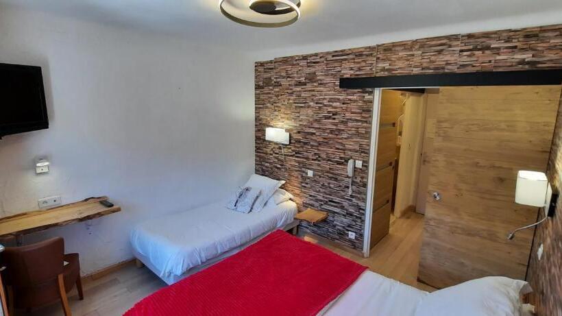 غرفة قياسية ثلاثية ذات اطلالة, Hôtel Chastellares