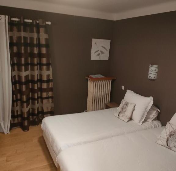 غرفة عائلية, Hôtel Chastellares