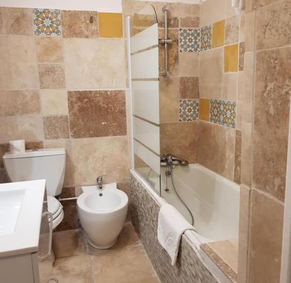 غرفة عائلية, Hôtel Chastellares