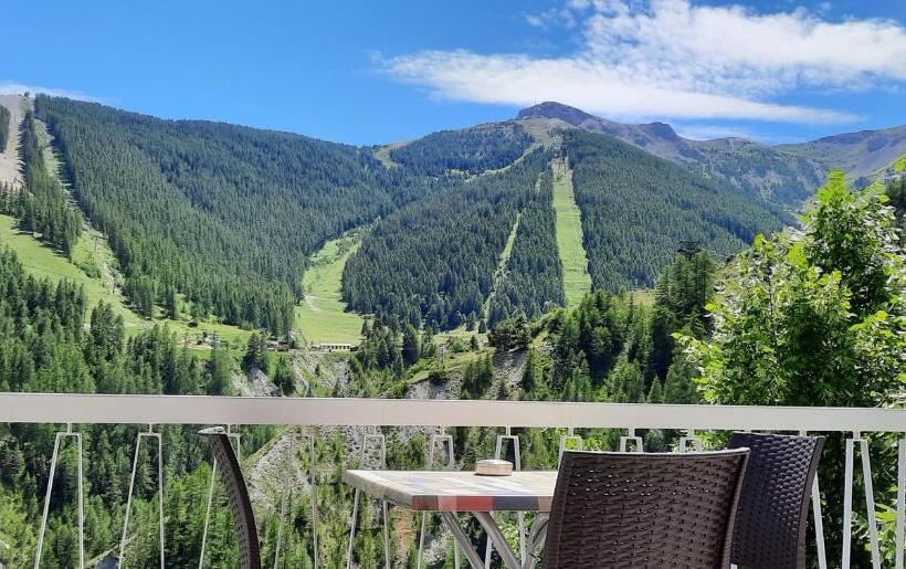 غرفة قياسية مزوَّدة بتراس, Hôtel Chastellares