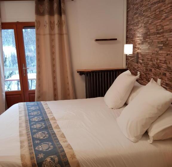 غرفة قياسية مزوَّدة بتراس, Hôtel Chastellares