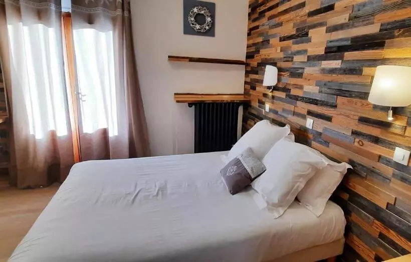スーペリアトリプルルーム, Hôtel Chastellares