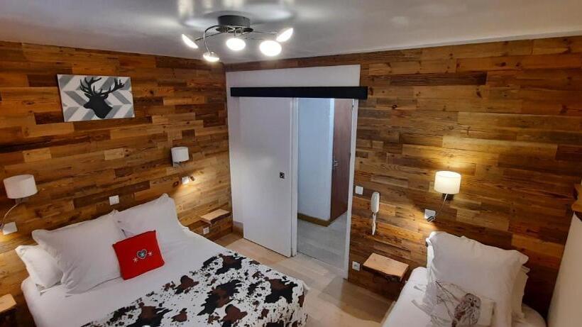 غرفة سوبيريور ثلاثية, Hôtel Chastellares