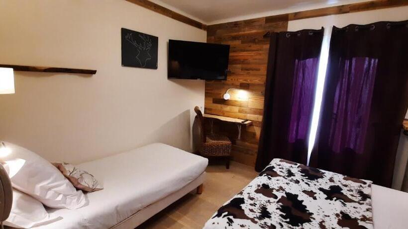 غرفة سوبيريور ثلاثية, Hôtel Chastellares