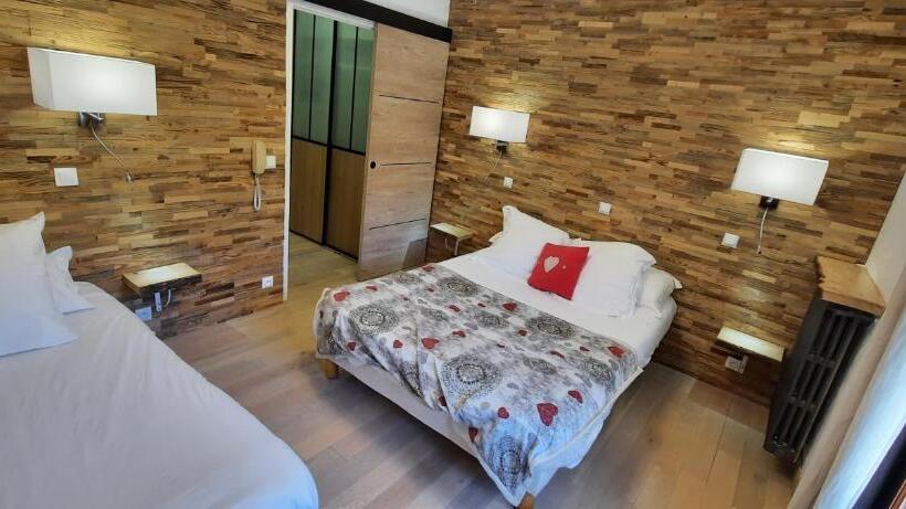 غرفة قياسية ثلاثية ذات اطلالة, Hôtel Chastellares