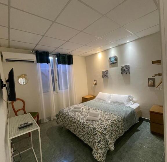 Номер Стандарт, Hôtel Le Derby