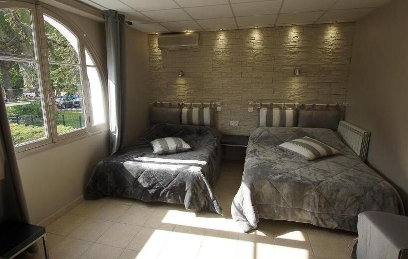 חדר סטנדרט, Hôtel Le Derby