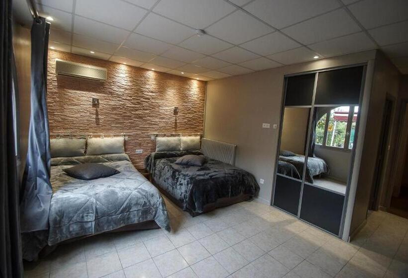 חדר סטנדרט לארבעה, Hôtel Le Derby