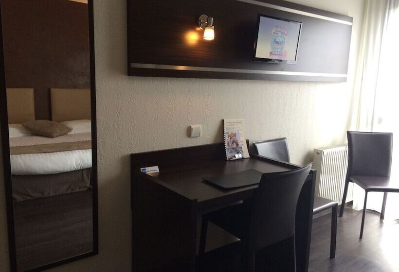 חדר סטנדרט, Hôtel Restaurant Le Calice Du Gevaudan   A75