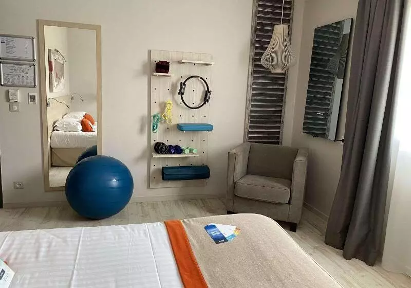 اتاق استاندارد با تخت دوبل, Kyriad Prestige Vannes Centre Palais Des Arts
