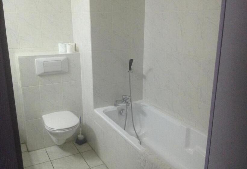 スタンダードトリプルルーム, Le Strasbourg