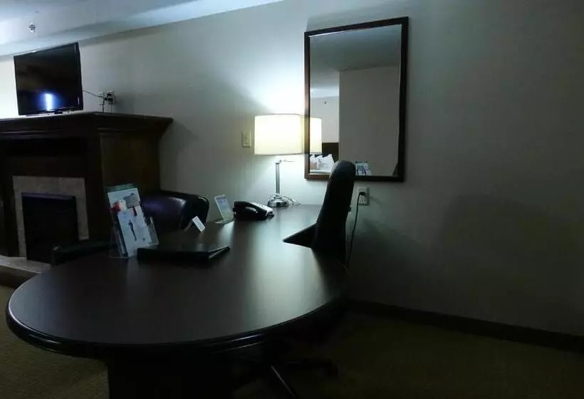 スイート, Ramada By Wyndham Weyburn