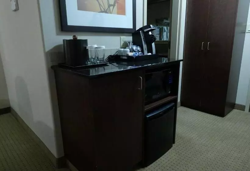 スタンダードスタジオ, Ramada By Wyndham Weyburn