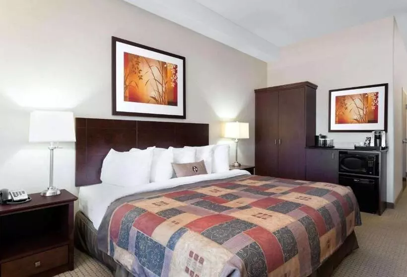 身障者適用キングサイズベッドルーム, Ramada By Wyndham Weyburn