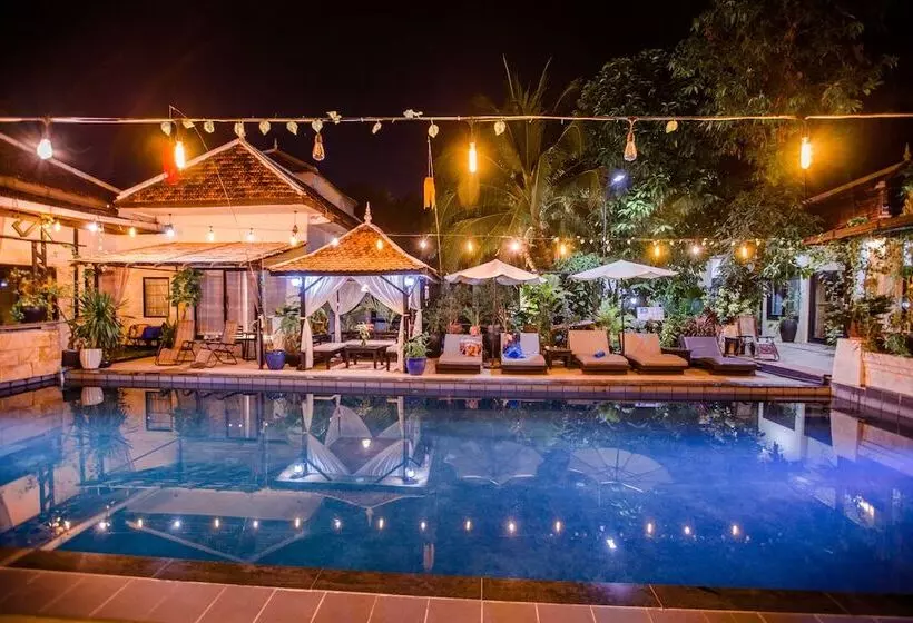 اتاق سوپریور با تخت بزرگ, The Sanctuary Villa Battambang