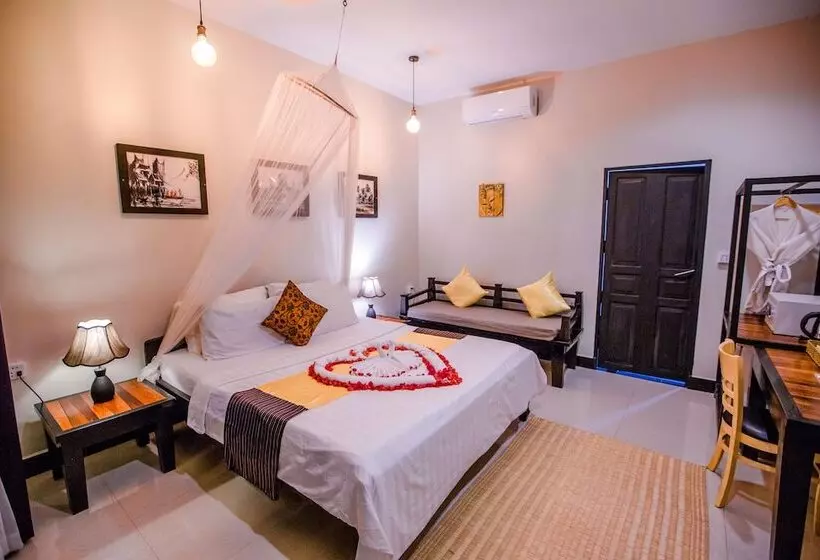 اتاق سوپریور با تخت بزرگ, The Sanctuary Villa Battambang
