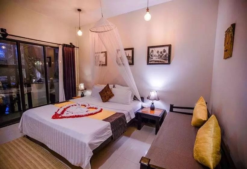 اتاق سوپریور با تخت بزرگ, The Sanctuary Villa Battambang