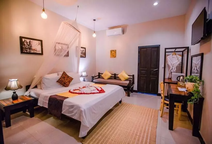 اتاق سوپریور با تخت بزرگ, The Sanctuary Villa Battambang