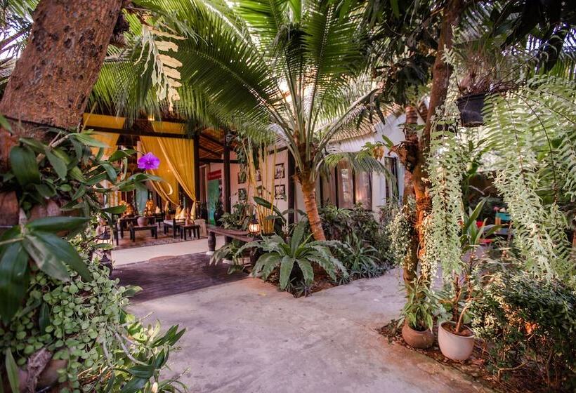 デラックスルーム, The Sanctuary Villa Battambang