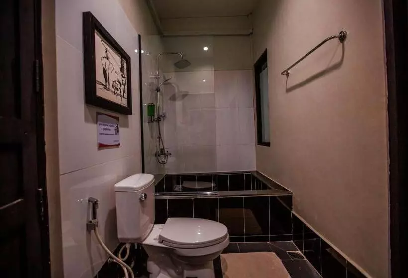 اتاق سوپریور با تخت بزرگ, The Sanctuary Villa Battambang
