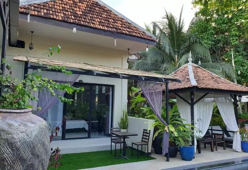 اتاق سوپریور با تخت بزرگ, The Sanctuary Villa Battambang