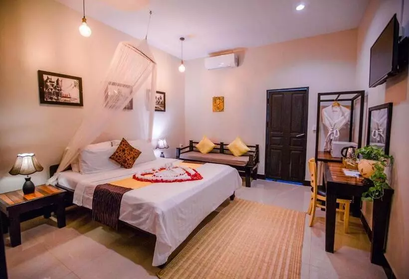 اتاق سوپریور با تخت بزرگ, The Sanctuary Villa Battambang