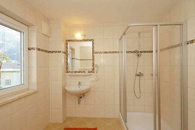 غرفة قياسية, Werfenerhof