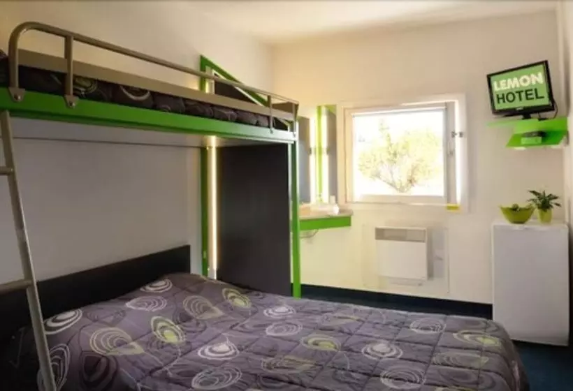 バスルーム共有のトリプルスタンダード, Lemon Hotel Vigneux