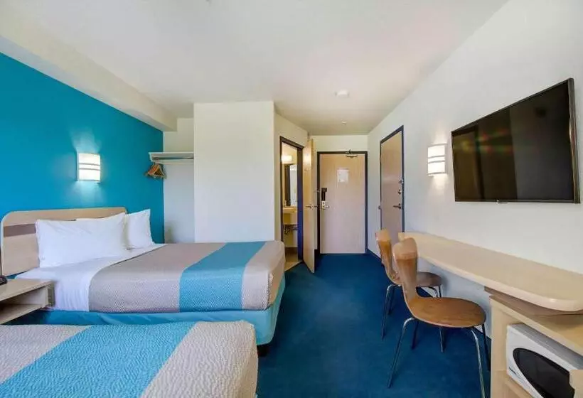 スタンダード４人部屋, Motel 6grande Prairie, Ab