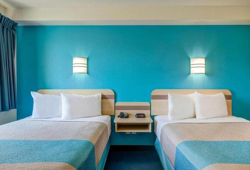 غرفة قياسية رباعية, Motel 6grande Prairie, Ab